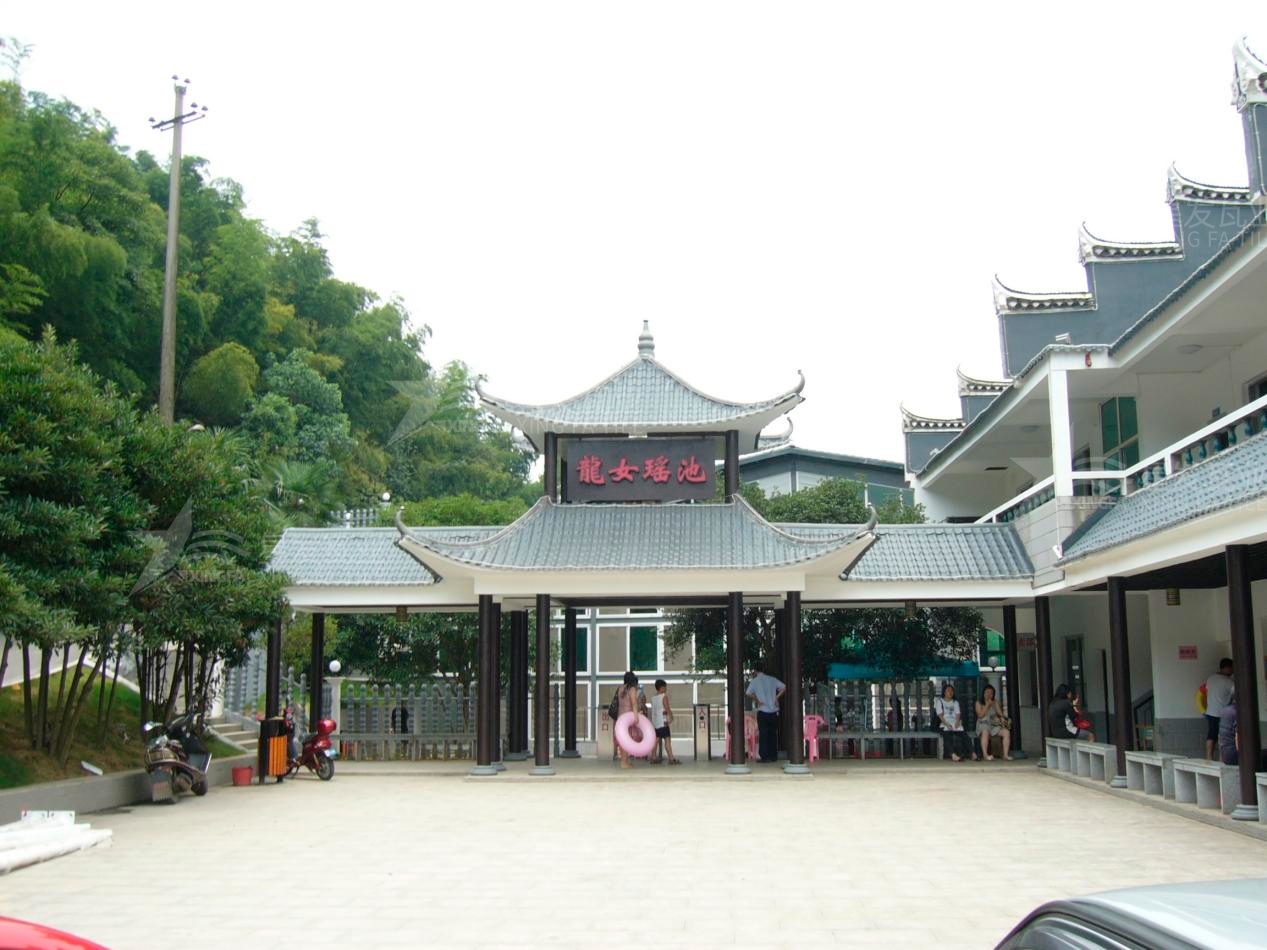 屋頂材料合成樹(shù)脂瓦和不銹鋼瓦哪個(gè)好？選擇很重要！