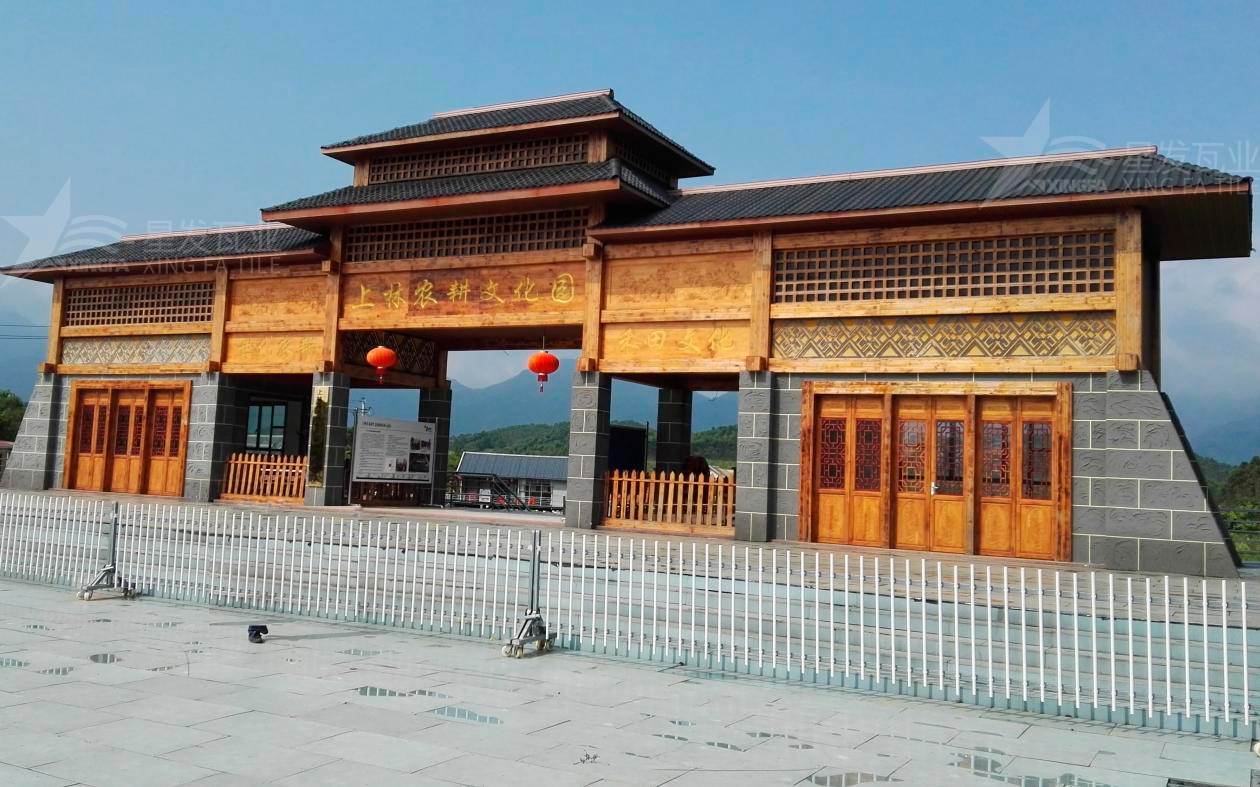 合成樹(shù)脂瓦為旅游景點(diǎn)增添了色彩與生機，集美觀(guān)與實(shí)用于一身！